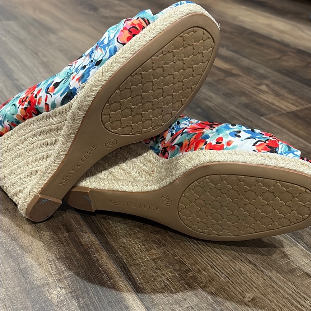 NEW! Kelly & Katie | Size 8 | Floral Wedge Peep Toe Shoes - Picture 6 of 6